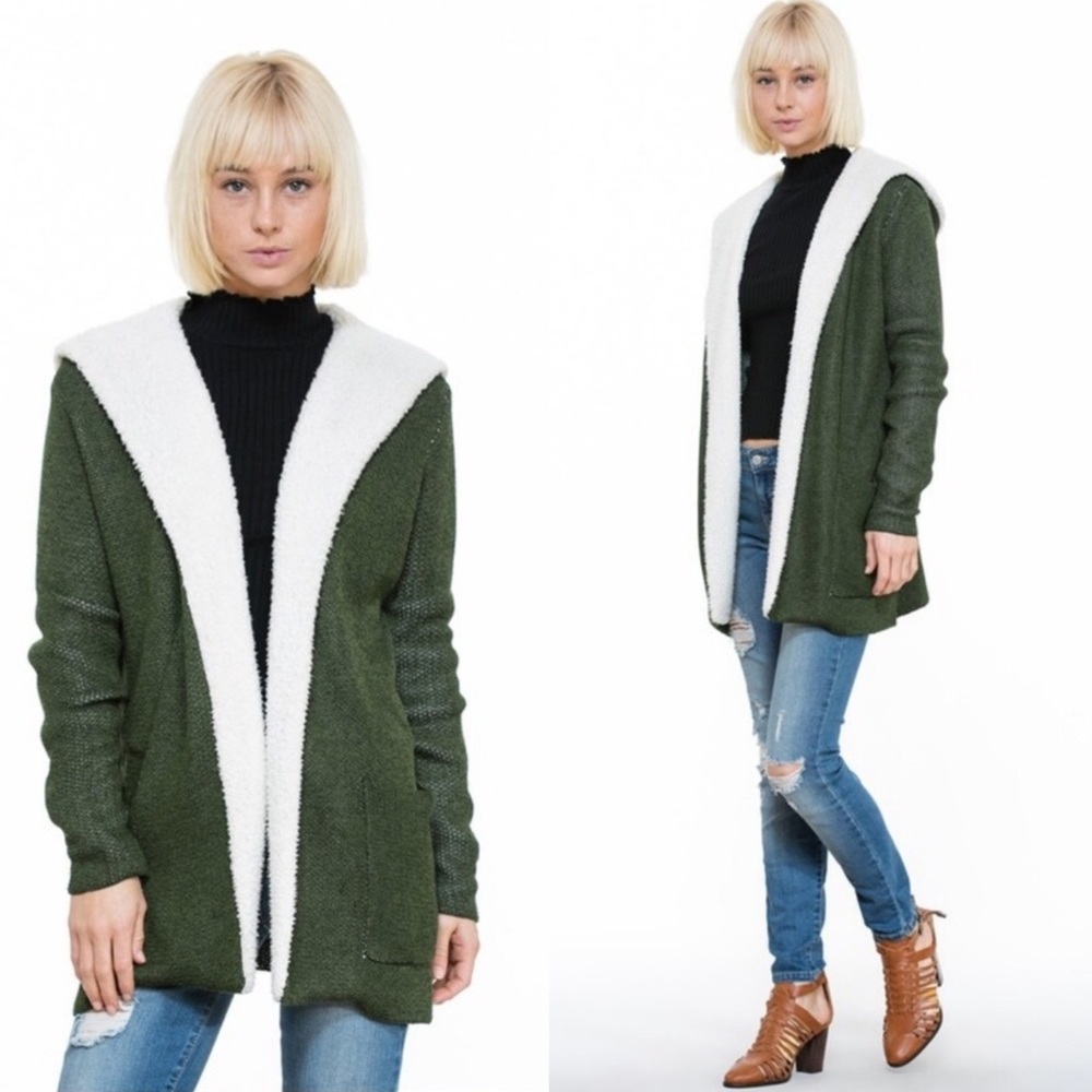 Cozy hooded Sherpa w/pockets ! - Picture 5 of 6